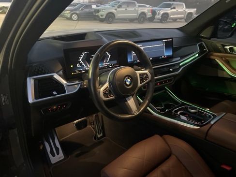 Used 2023 BMW X7 xDrive40i w/ M Sport Package image 11