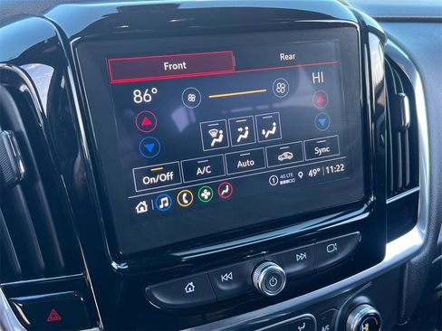 Used 2022 Chevrolet Traverse LT image 25