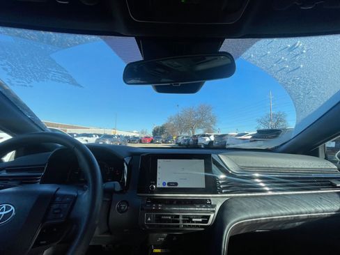 Used 2025 Toyota Camry SE image 33