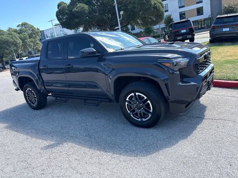 Used 2025 Toyota Tacoma TRD Sport RWD image 7