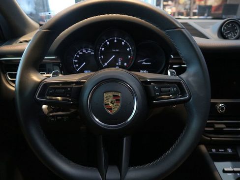 Used 2023 Porsche Macan image 15