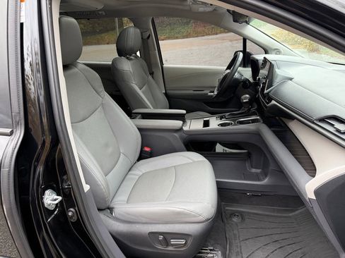 Used 2023 Toyota Sienna Limited image 25
