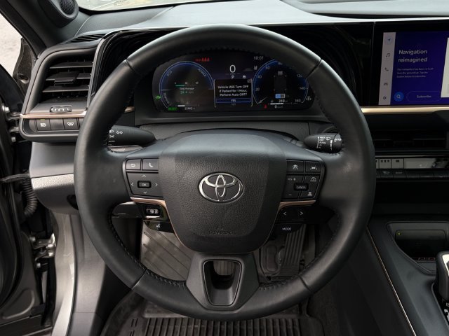 Certified 2023 Toyota Crown AWD/4WD image 9