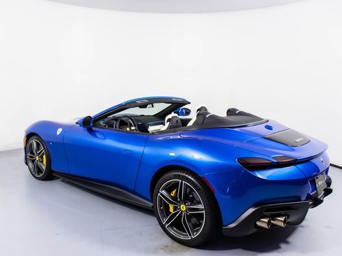 Certified 2025 Ferrari Roma Spider RWD image 8