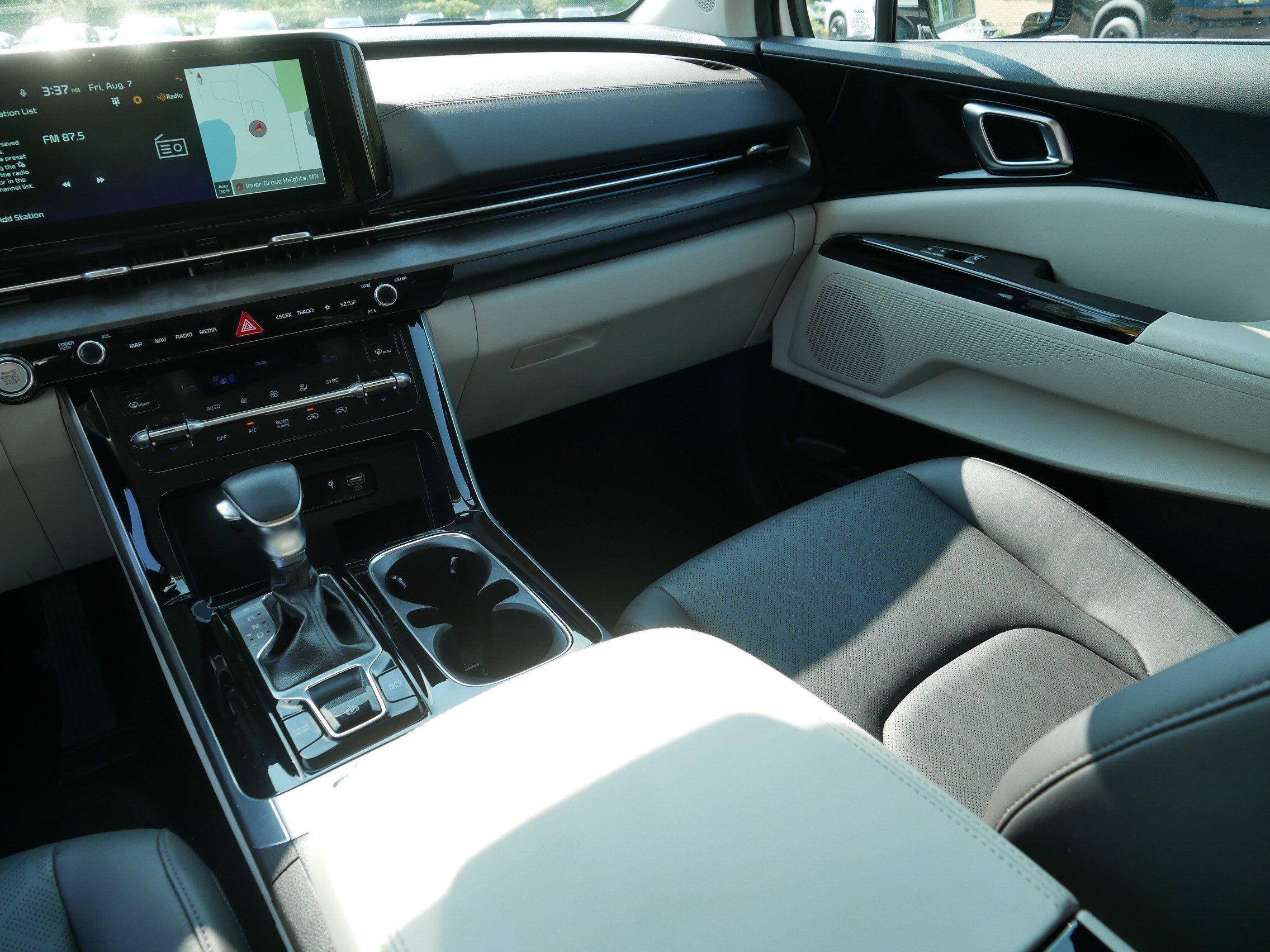 Certified 2024 Kia Carnival EX FWD image 11