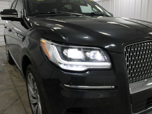 Used 2023 Lincoln Navigator Reserve AWD/4WD image 12