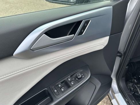 New 2026 Volkswagen Taos SE image 12