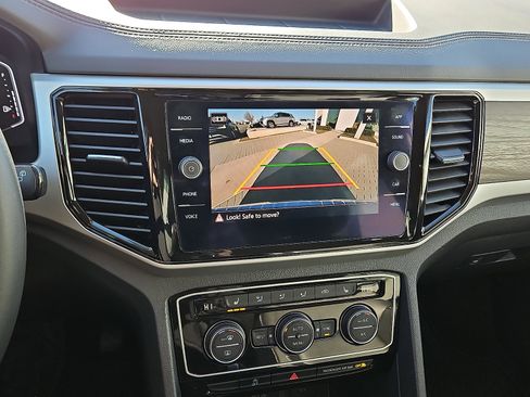 Certified 2022 Volkswagen Atlas SE image 15