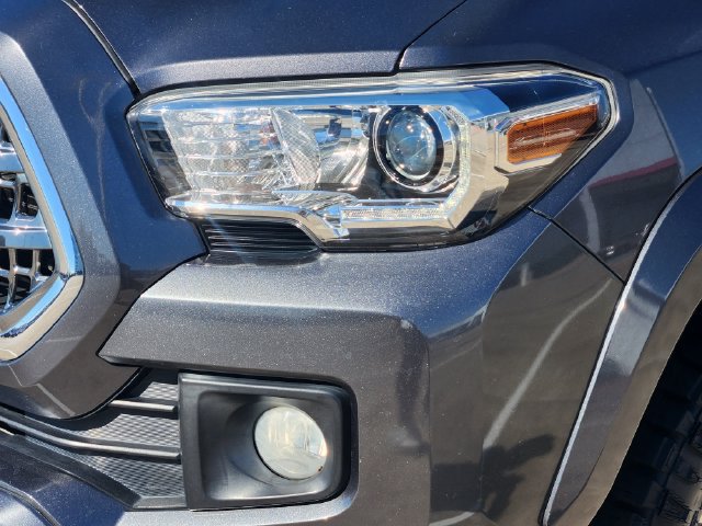 Certified 2017 Toyota Tacoma TRD Sport w/ Tow Package RWD image 9