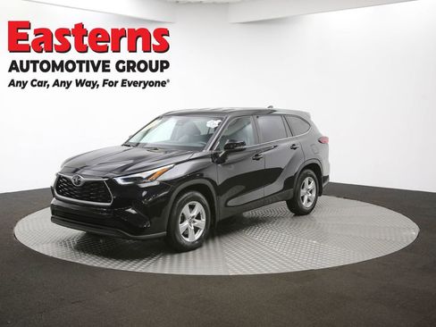 Used 2023 Toyota Highlander L image 56