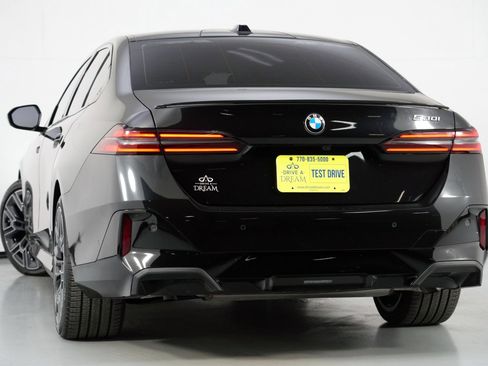 Used 2026 BMW 530i w/ M Sport Package image 6