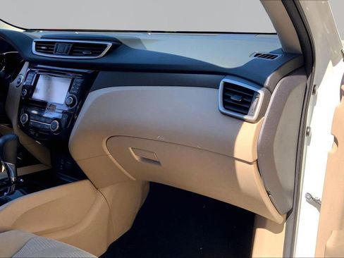 Used 2016 Nissan Rogue SV w/ SV Premium Package image 18