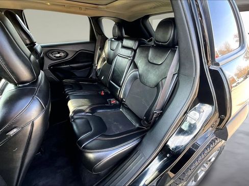 Used 2019 Jeep Cherokee Trailhawk w/ Comfort/Convenience Group image 27