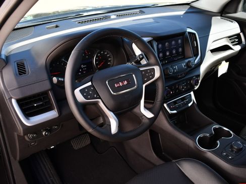 Used 2024 GMC Terrain SLT image 16