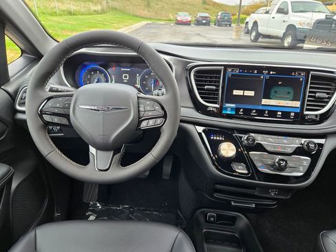 New 2026 Chrysler Pacifica Select w/ S Appearance Package image 15