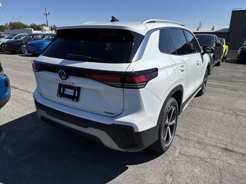 New 2025 Volkswagen Tiguan SE image 6