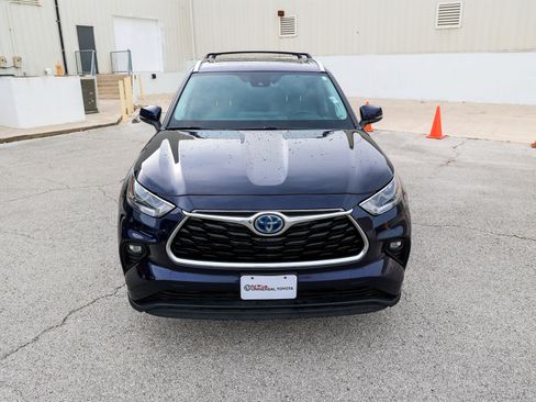 Used 2024 Toyota Highlander Limited FWD image 4