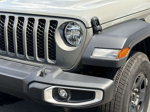 Used 2023 Jeep Gladiator Sport image 9