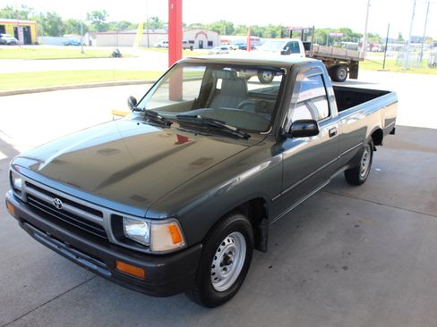 Used 1992 Toyota Pickup Deluxe RWD image 36