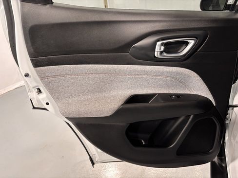 Used 2022 Jeep Compass Latitude image 22