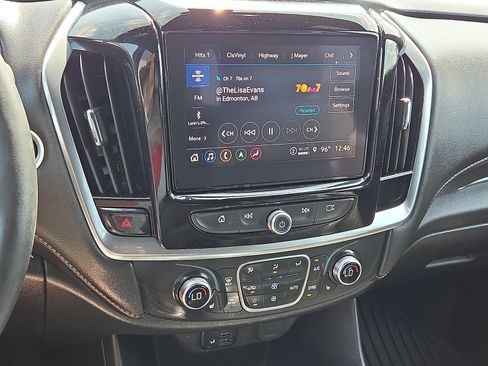 Used 2023 Chevrolet Traverse LT w/ LT Premium Package FWD image 18
