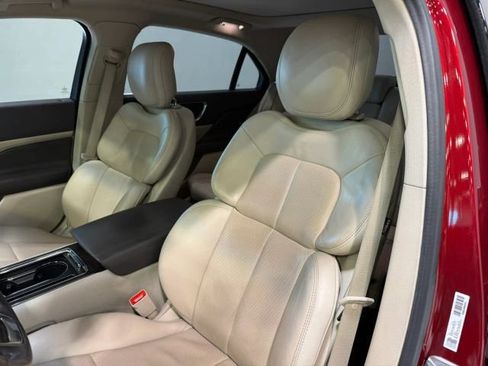 Used 2018 Lincoln Continental Select image 22