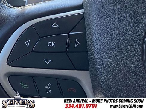 Used 2017 Jeep Grand Cherokee Overland w/ Jeep Active Safety Group AWD/4WD image 31