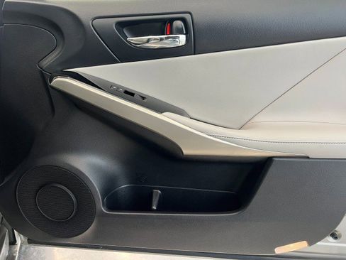 Used 2016 Lexus IS 300 AWD image 17