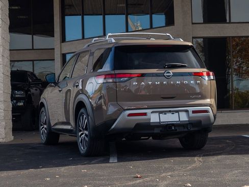 Used 2024 Nissan Pathfinder Platinum w/ Cargo Package image 8