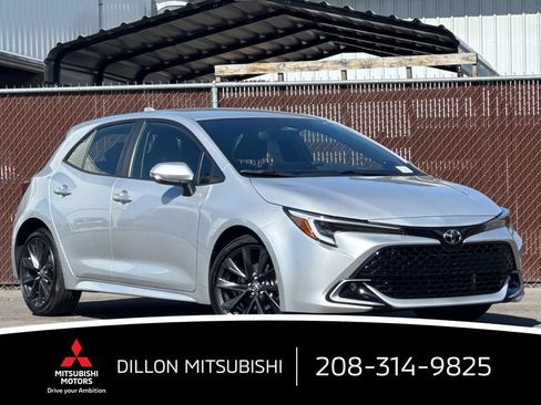 Used 2025 Toyota Corolla XSE FWD image 2