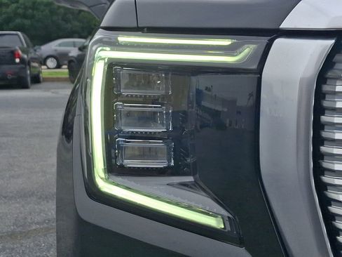 Used 2022 GMC Yukon Denali AWD/4WD image 9