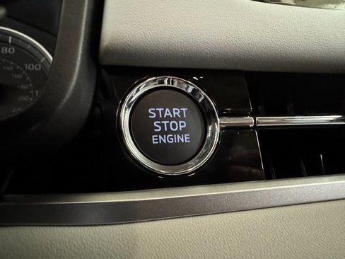 New 2026 Mitsubishi Outlander SE image 11