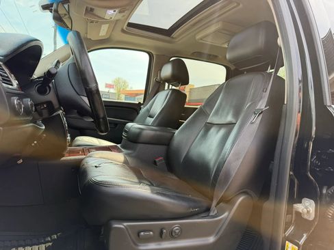 Used 2011 Chevrolet Avalanche LTZ image 10