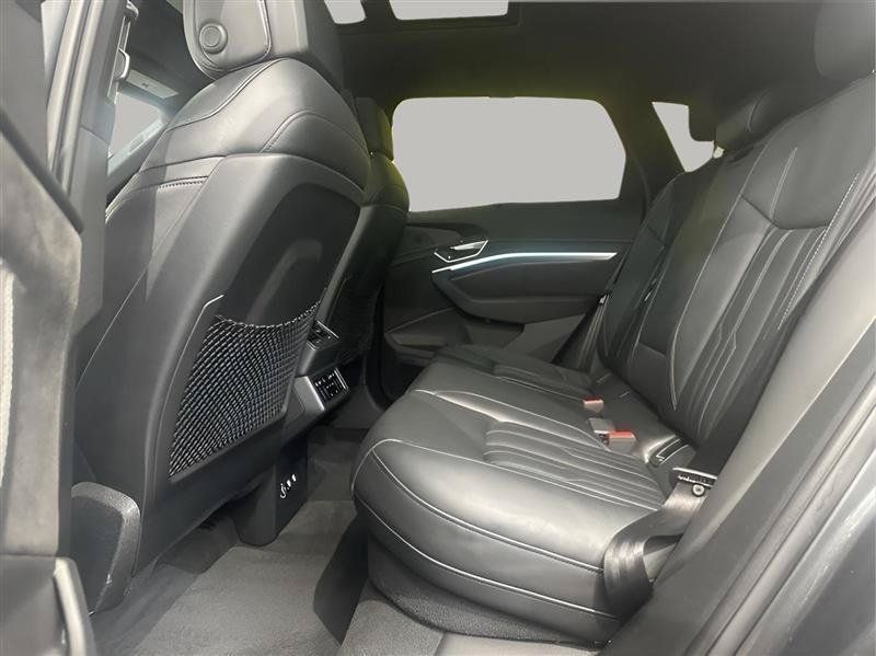 Used 2019 Audi e-tron Prestige w/ Prestige Package AWD/4WD image 26