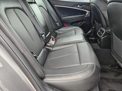 Used 2025 Genesis G70 2.5T image 19