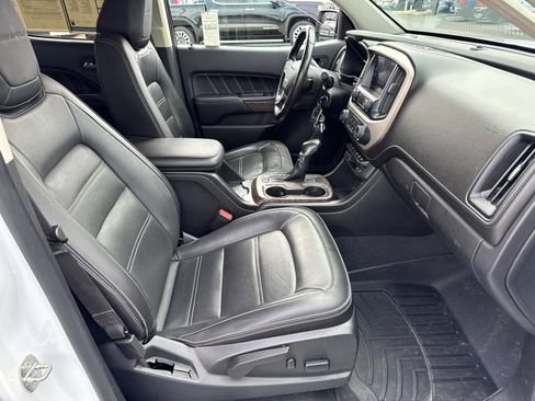 Certified 2022 GMC Canyon Denali image 16