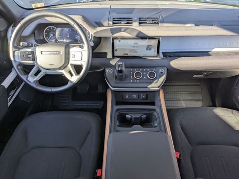 Used 2022 Land Rover Defender 110 image 24