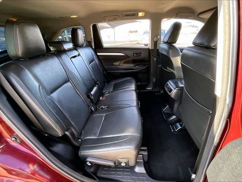 Used 2018 Toyota Highlander Plus image 17