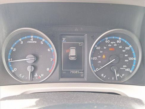 Used 2018 Toyota RAV4 XLE FWD image 11
