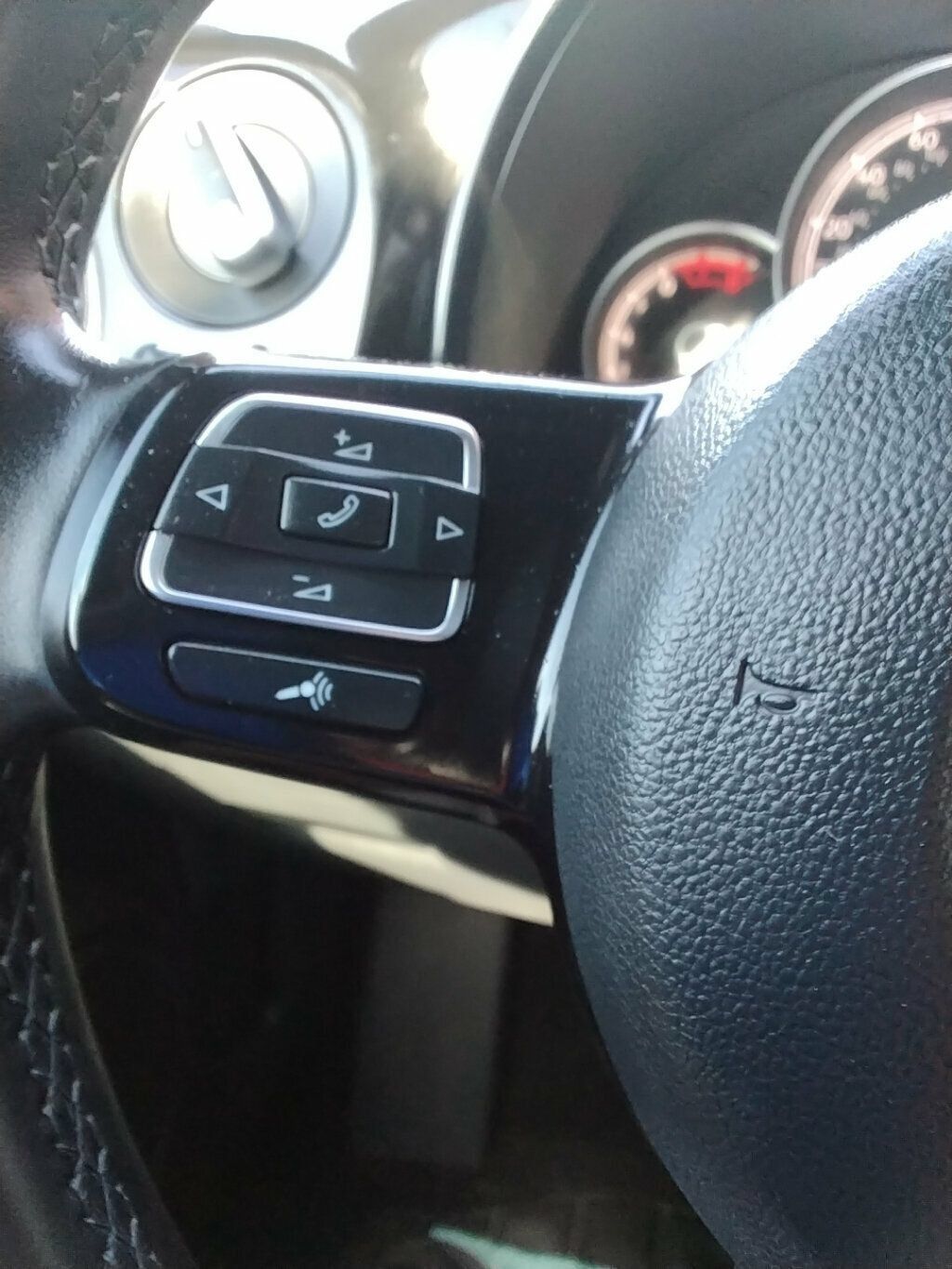 Used 2018 Volkswagen Beetle 2.0T S FWD image 13