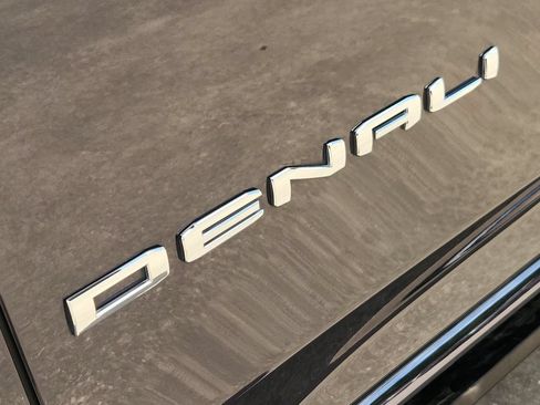 Used 2023 GMC Yukon XL Denali Ultimate AWD/4WD image 11