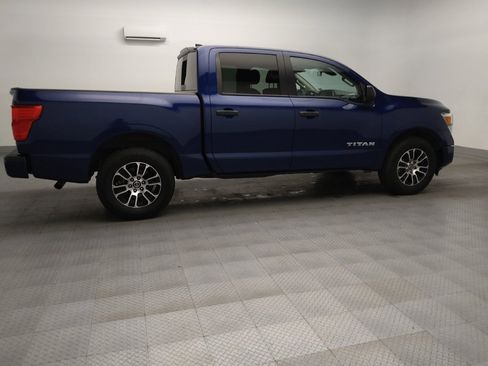 Used 2022 Nissan Titan SV image 10