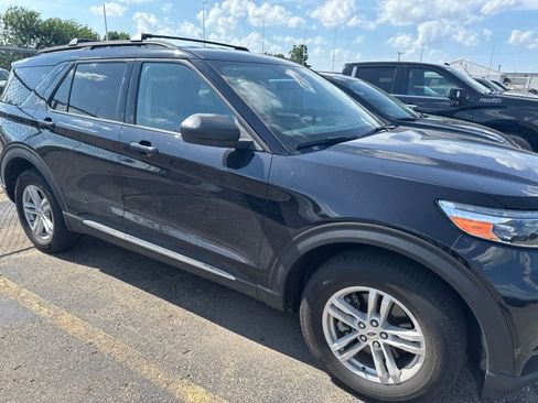 Used 2024 Ford Explorer XLT w/ Equipment Group 202A AWD/4WD image 9