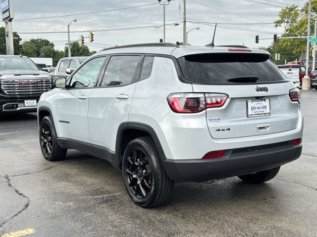 Used 2025 Jeep Compass Latitude w/ Convenience Group AWD/4WD image 7