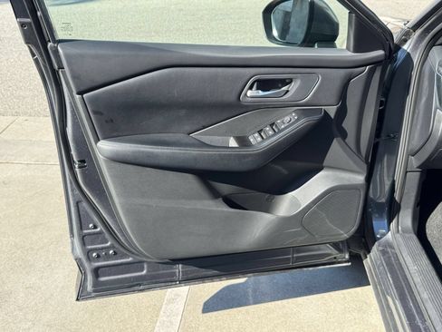 Used 2025 Nissan Rogue SV FWD image 15