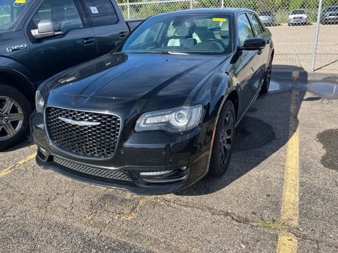 Used 2019 Chrysler 300 S w/ 300S Premium Group 2 AWD/4WD image 4