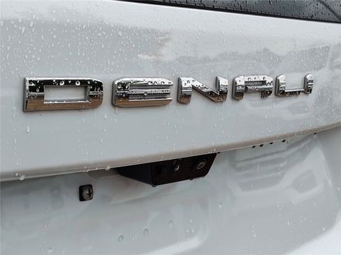 Used 2026 GMC Yukon Denali Ultimate AWD/4WD image 6