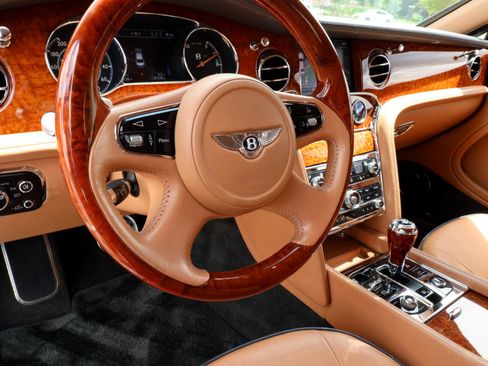 Used 2011 Bentley Mulsanne 4dr Sdn image 10