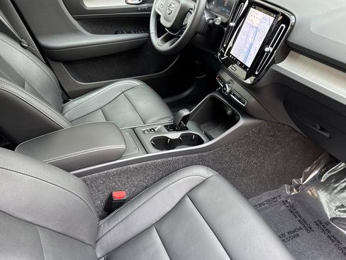 Used 2025 Volvo XC40 B5 Core w/ Protection Package Premier image 17