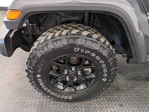 Used 2025 Jeep Gladiator Sport AWD/4WD image 7